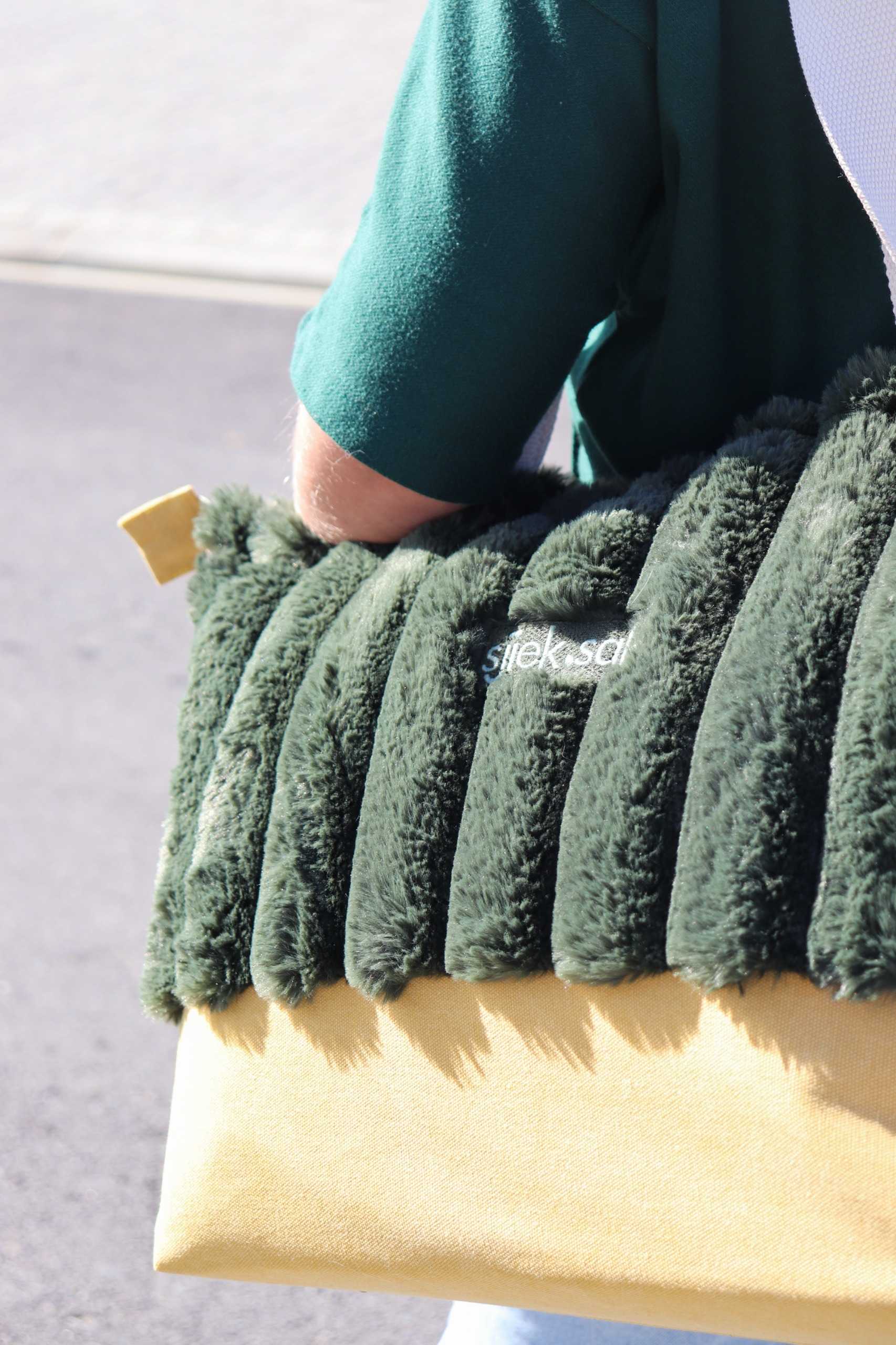 sjiek.sak SA Edition – Limited Green & Gold Corduroy Tote – sak.sak